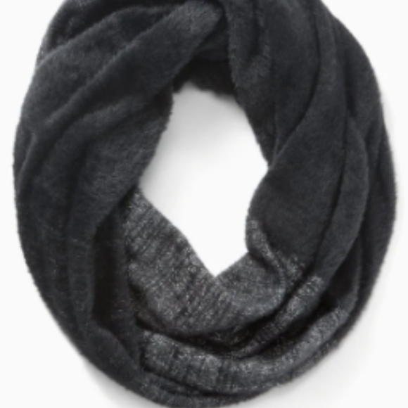 Stella and Dot Versatile scarf - Picture 5 of 5